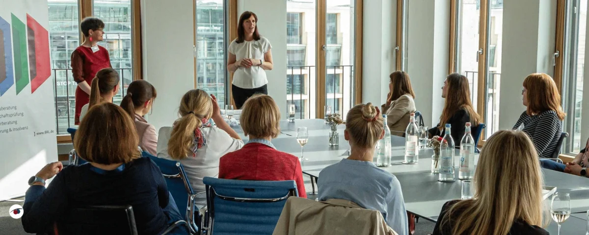 JMK 254 - Dein Vortrag als Juristin: 3 Werkzeuge für einen souveränen Auftritt, der wirkt!