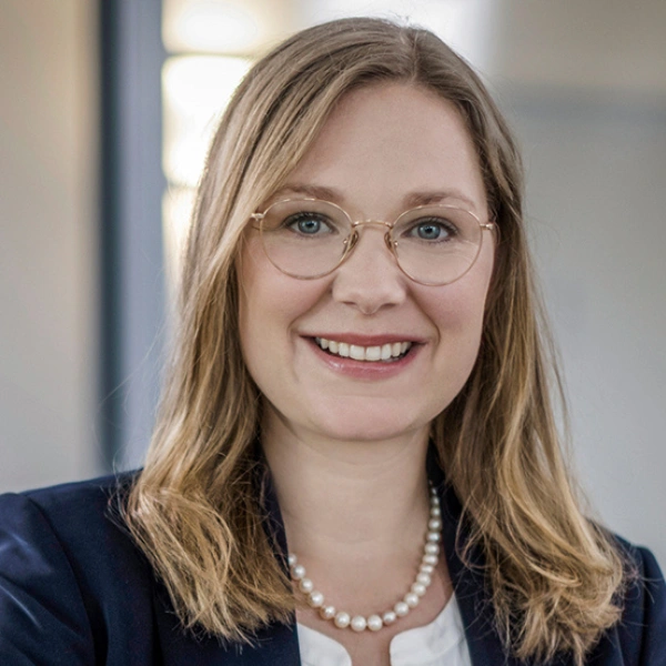 Dr. Anna Leo
