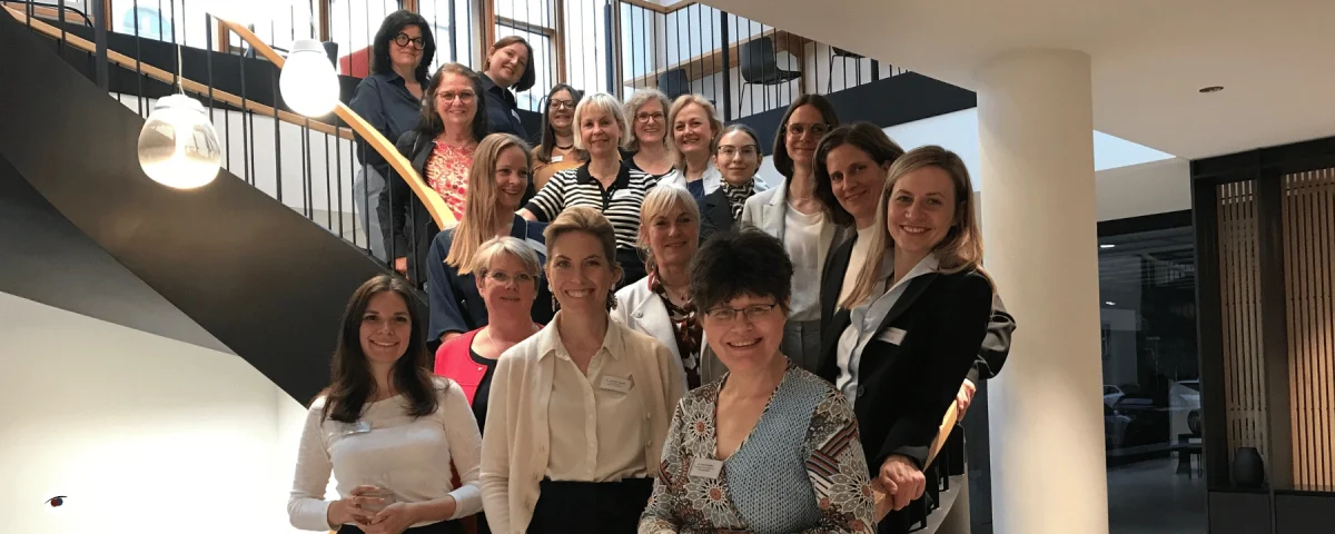 JMK 266 - Warum Christine Hugendubel ihr eigenes Anwältinnen-Netzwerk gegründet hat - Wie aus dem Ärger über Anwalts-Suchportale "Advocatae München" entstand